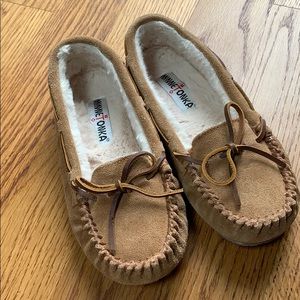 Minnetonka Moccasins Women Sz 7- New